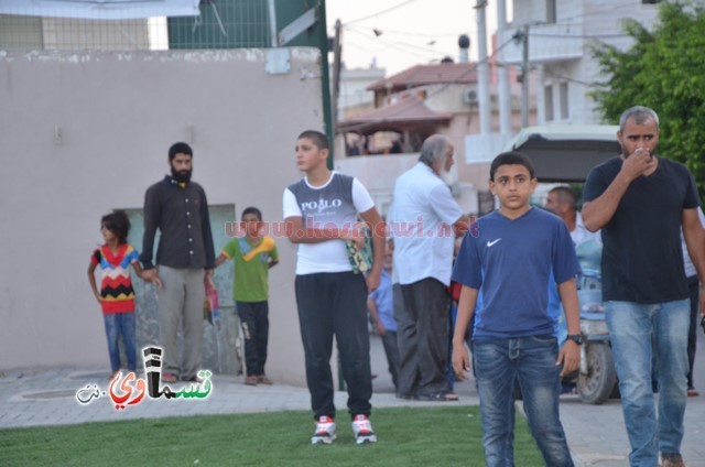 فيديو : المئات يؤدون صلاة عيد الأضحى والرئيس عادل بدير والأهالي يتصافحون ويهنئون ويعم السرور كل الحضور